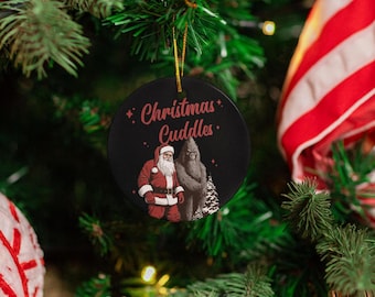 Christmas Cuddles Kerstornament, Bigfoot Santa kerstornament, Bigfoot Christmas, Sasquatch Holiday Grappige ornamenten, Outdoor