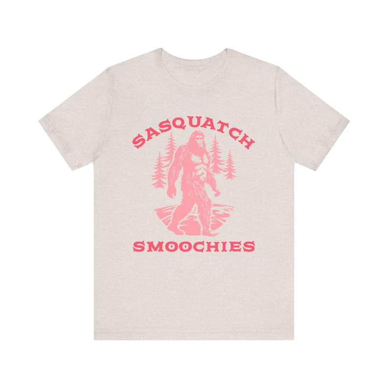 Chemise drôle de Saint-Valentin, t-shirt Bigfoot, T-shirt unisexe Sasquatch Smoochies, cadeau pour les amateurs de Bigfoot, chemise Bigfoot Sasquatch Lover, couples image 8