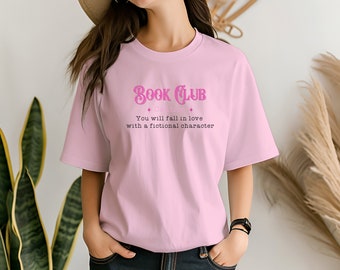 Camiseta Book Club / fall in love with a fictional character BookTok Romance Reader Adicto al libro Romantasy Bibliófilo