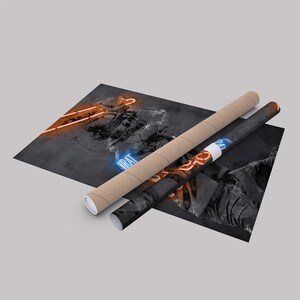 Pu&ograve; includere: Un poster in bianco e nero con una grafica al neon arancione e blu di un giocatore di cricket in azione. Il testo "VIRAT" &egrave; visibile in neon blu.
