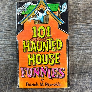 Vintage Halloween children’s book 101 Haunted House Funnies games puzzles jokes 1980