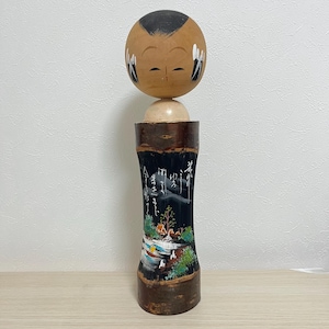 Vintage Japanse Kokeshi-pop met handbeschilderd decor - traditioneel houten volkskunst verzamelobject