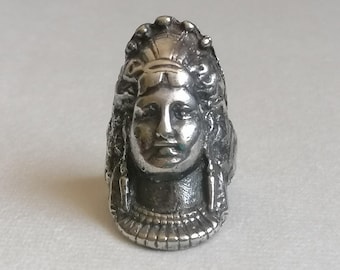 Bague imposante antique/vintage en argent massif sterling représentant la déesse indienne Saraswati