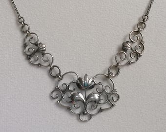 美しいオーストリア・ハンガリー産シルバー天然赤珊瑚パール