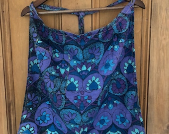 Fartuch z lat 60. wiązany na szyi