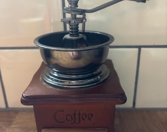 Piękny zabytkowy młynek do kawy
