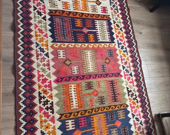 Large Kilim rug in the excellent condition