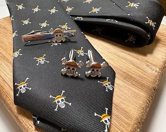 Piraten Totenkopf Manschettenknöpfe und Krawattenklammer Set | Geek Hochzeit Zubehör | Anime Inspiriert