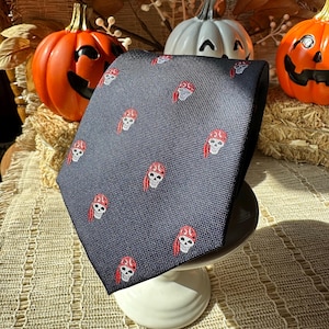 Pirate Skull Tie: Halloween Themed Men&#39;s Fashion