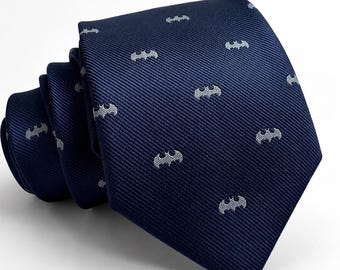 Corbata azul marino con estampado de murciélagos, corbata gris plateada con estampado de murciélagos, corbata gótica para bodas, accesorio de fantasía oscura para hombre, regalo único para él.