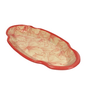 Piatto da portata in ceramica rosa con decorazioni floreali, vassoio in stile vintage
