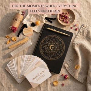 Könnte beinhalten: Eine Auswahl an Selbstpflegeartikeln, darunter ein schwarzes Notizbuch mit goldenem Tierkreisdesign, ein Salbeibündel, Kristalle, ein Kartenspiel "Mind Cards" und ein Stift. Der Text "FOR THE MOMENTS WHEN EVERYTHING FEELS UNCERTAIN" steht oben.
