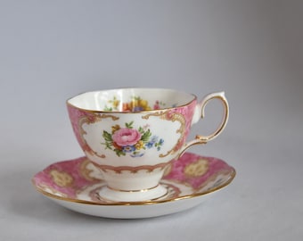 Royal Albert "LADY CARLISLE - Kop en schotelset, uitstekende staat en een mooie aanvulling voor uw theetijdgenot.