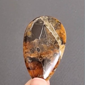 Rara simbicite-ammonite di alta qualità con cabochon in pietra naturale di pirite d'argento 49 x 30 x 6 mm, cabochon per gioielli, pietra russa immagine 1