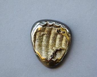 Raro frammento di ammonite di alta qualità con cabochon di pirite di design 36 х 31 x 8 mm, cabochon per gioielli, pietra russa, geode simbircite