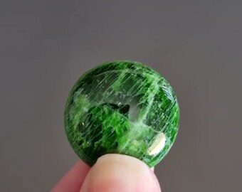 Cabochon CHROME DIOPSIDE en pierre naturelle 25 x 7 mm, cabochon de haute qualité pour la fabrication de bijoux, pierre verte diopside, pierre rare, cabochon rare