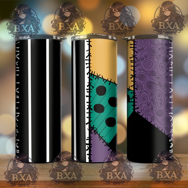 Puede incluir: Tres vasos de acero inoxidable con diferentes dise&ntilde;os. El primer vaso tiene rayas blancas y negras. El segundo vaso tiene un dise&ntilde;o de patchwork con verde, morado, amarillo y negro. El tercer vaso tiene un dise&ntilde;o morado y negro con remolinos.
