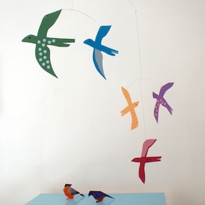 Baby nursery mobile / Birds by Pukapuka/ rainbow colours/modern mobile/Hanging mobile/baby mobile, kids mobile/birdmobile/colourful mobile