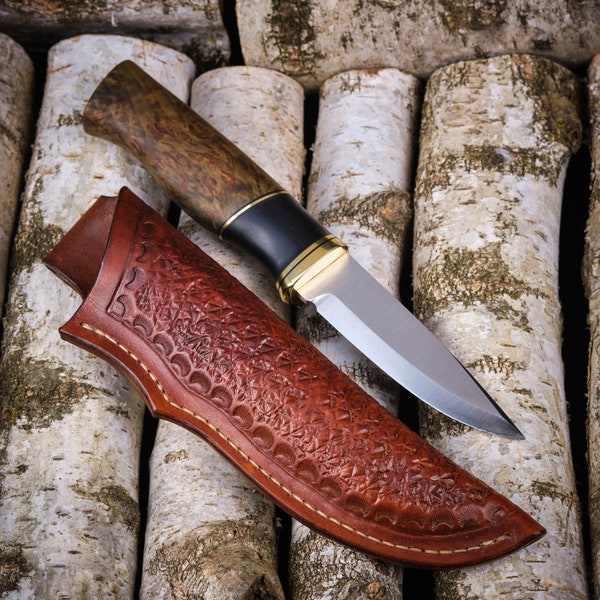 Outdoor Messer aus Carbonstahl 80CrV2 mit Griff aus Ebenholz und stabilisierter Maserbirke mit Lederscheide und Holzinlay