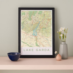 Gardasee Karte Druck Poster, Personalisierte italienische Seen Wandkunst, HochzeitStag Geschenk für ein Paar, Geschenk für Sie, Lago di Garda
