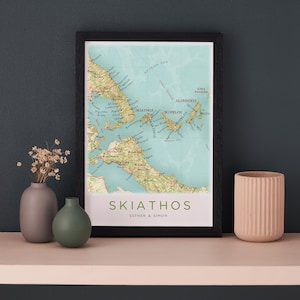 GERAHMT Skiathos Griechenland Karte, Skiathos Posterdruck, griechische Reise Wandkunst, Home Decor Geschenk für ihn, romantisches Paar Geschenk, griechische Inseln Karte