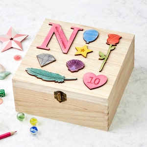 Regalo de cumpleaños para niña, caja de almacenamiento de joyas personalizada, caja de recuerdos del tesoro, cumpleaños de niña, caja de baratijas de joyería para niña