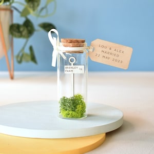 Wedding Venue Gift, Custom Location Wedding Sign, Gift for Newlyweds, Keepsake Message Bottle With Personalised Tag imagem 2