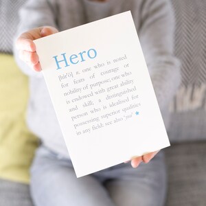 Tarjeta de cumpleaños de papá - Tarjeta de definición de héroe para padre o abuelo - Tarjeta de tipografía