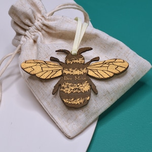 Queen Bee Gold Bumble Bee Mother's Day Gift, Hanging Ornament, Gold Personalised Gift for Her, Unique Gift for Mum