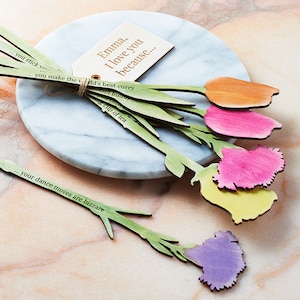 Hölzerne Blumen lieben dich, weil… Personalisierter Briefkasten-Blumenstrauß der Mutter für Mama oder Mama - Geschenk für Großmutter oder Nan - Fünfter Jahrestag