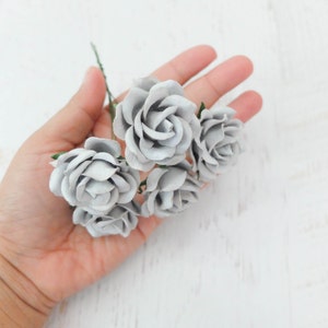 5 pcs, 35mm paper light grey rose with wire stem, round image 3