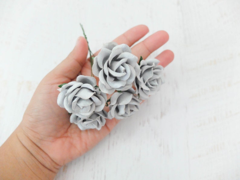 5 pcs, 35mm paper light grey rose with wire stem, round image 3
