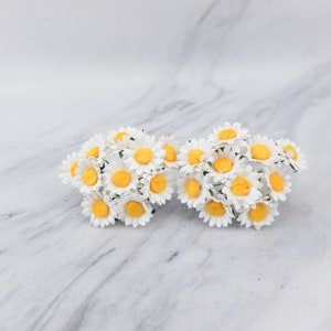20 margherite di carta bianche da 20 mm con steli in filo metallico, fiori di carta bianchi da 2 cm
