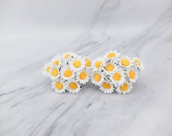 Margaritas de papel de morera con tallos de alambre - 20 flores blancas (20 mm)