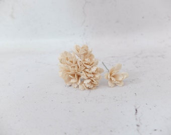 20 20mm cream ivory flowers, 2 cm budding accent flowers