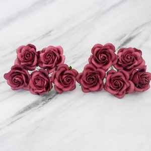 10 rose di carta bordeaux da 35 mm con gambo in filo metallico, design rotondo da 3,5 cm B