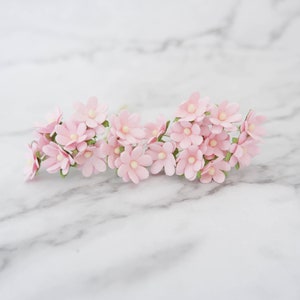 25 15mm soft pink paper flowers, 1.5 cm double layers paper daisies with wire stems (B)