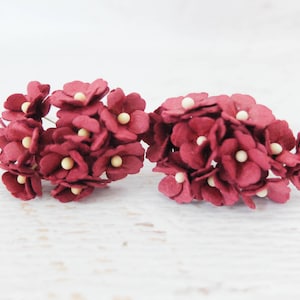 20 mini fiori di ortensia di carta bordeaux da 20 mm, fiori di carta bordeaux da 2 cm