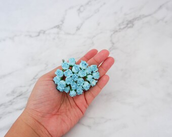 25個の8mmアクアブルーの桑の実色のバラのつぼみ、ミニペーパー