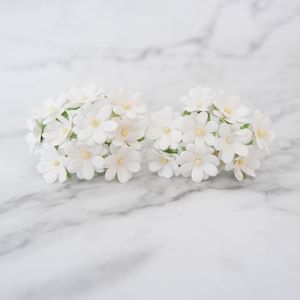 25 15mm white paper flowers, 1.5 cm double layers paper daisies with wire stems (B)