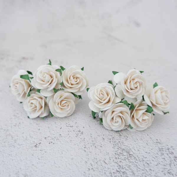 10 roses en papier blanc doux de 25 mm, fleurs en papier de 2,5 cm, fleurs en papier de 2,5 cm