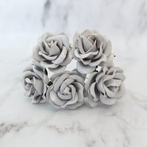 5 pcs, 35mm paper light grey rose with wire stem, round image 1