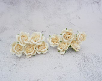 10 35mm paper pale yellow roses with wire stem, 3.5 cm round design B