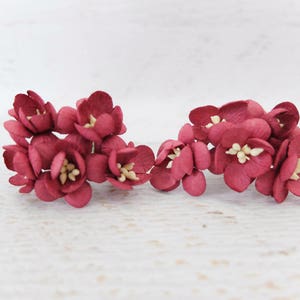 10 fiori di ciliegio in carta bordeaux da 1", fiori di carta bordeaux da 25 mm, fiori di ciliegio in carta