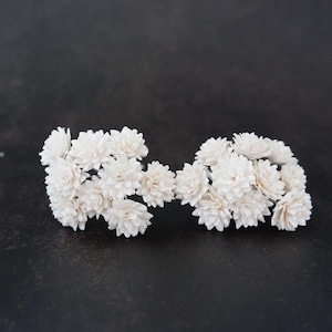 20 dalie di gelso bianco caldo da 15 mm con steli di filo bianco, fiori di carta bianca da 1,5 cm