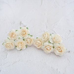 10 25mm light cream yellow paper roses, 1" paper flowers, 2.5 cm (Style II)