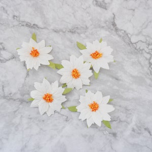 5 uds., Poinsettias de cabeza plana de papel de 6 cm, rosa navideña de papel blanco con tallo de hilo, flores de papel troqueladas