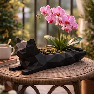 Modern Low‑Poly Cat Planter – Minimalist Desk or Shelf Decor