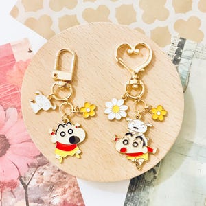 アニメにインスパイアされたクレヨンしんちゃんのエナメルキーチェーン | シロキーチェーン | バッグ、鍵、ギフトに使えるかわいいキーチェーン | 丈夫なキーチェーンアクセサリー