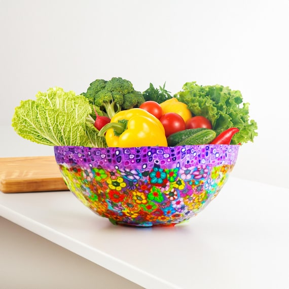 Handgemachte bunte Salatschüssel: moderner Obsthalter